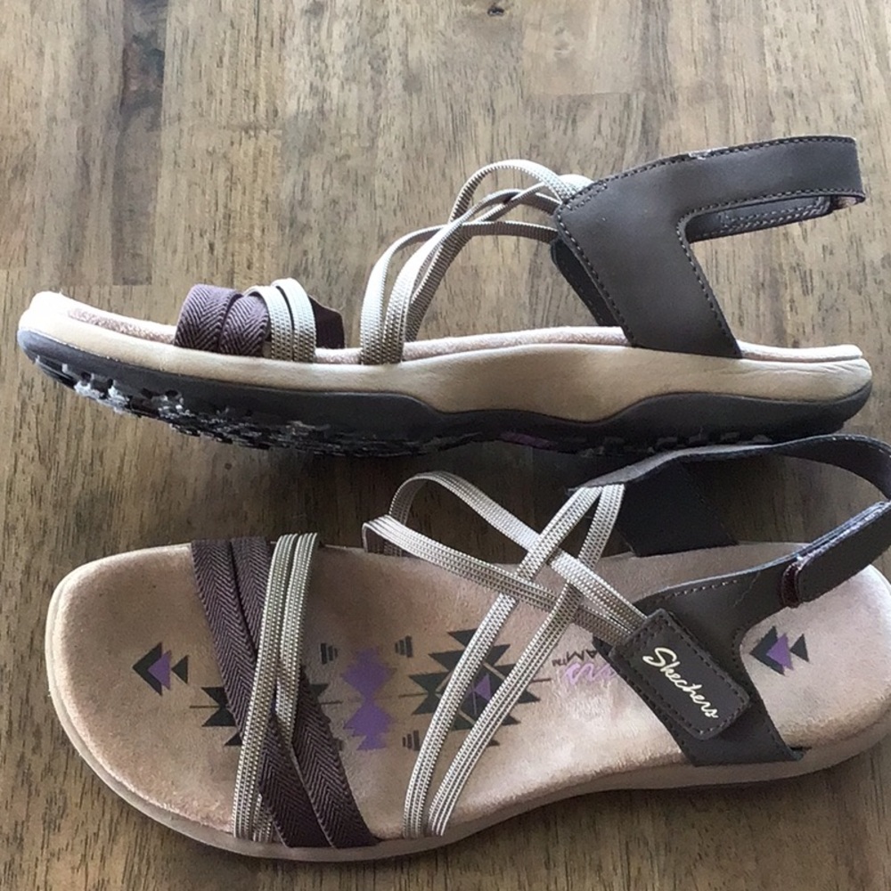 Skechers Brown and Gray memory foam with stretch elastic straps sandals Sz 8